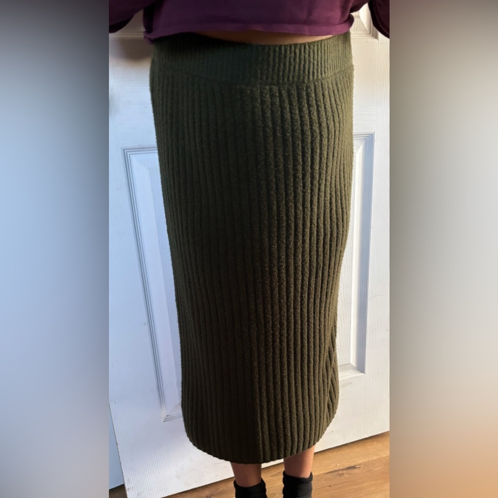 Cute green skirt!! Must have